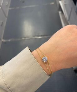צמיד גולדפילד עדין עם אבן עגולה מנצנצת על היד