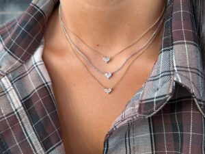 שרשרת לב שלושה זרקונים