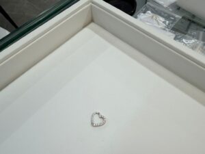 פירסינג לב 14k משובץ זרקונים