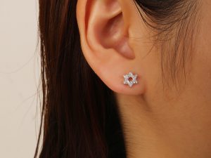 עגיל מגן דוד משובץ