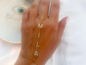 תכשיט כף יד- צמיד ג׳אדי אותיות משובצות